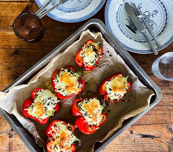 Täytetyt paprikat juustotäytteellä