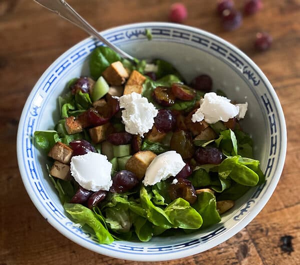 Luumusalaatti tofulla