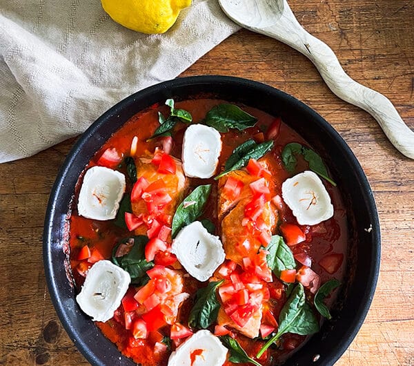 Tomaattinen lohipannu