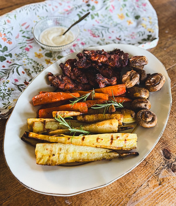 Grillatut juurekset ja kanapihvit