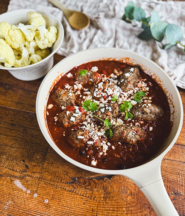 Kreikkalaiset lihapullat tomaattikastikkeessa