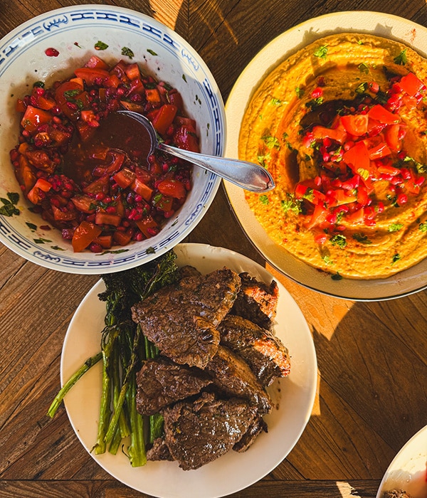 Loaded hummus ja naudanpihvit