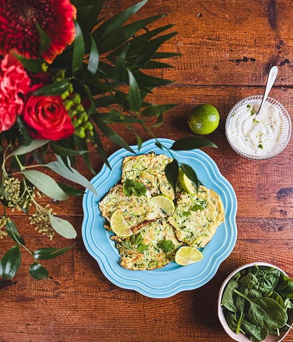 Kesäkurpitsa-halloumipihvit