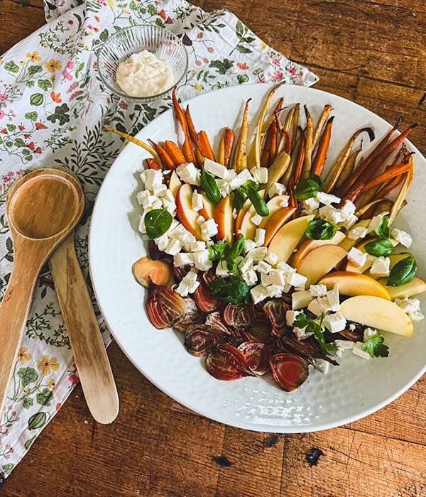 Omenainen juuressalaatti