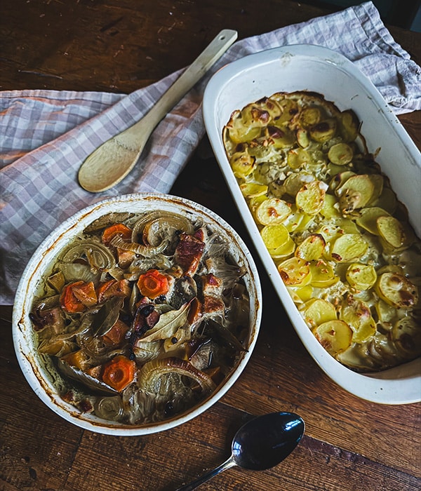 Karjalanpaisti ja valkosipuliperunat