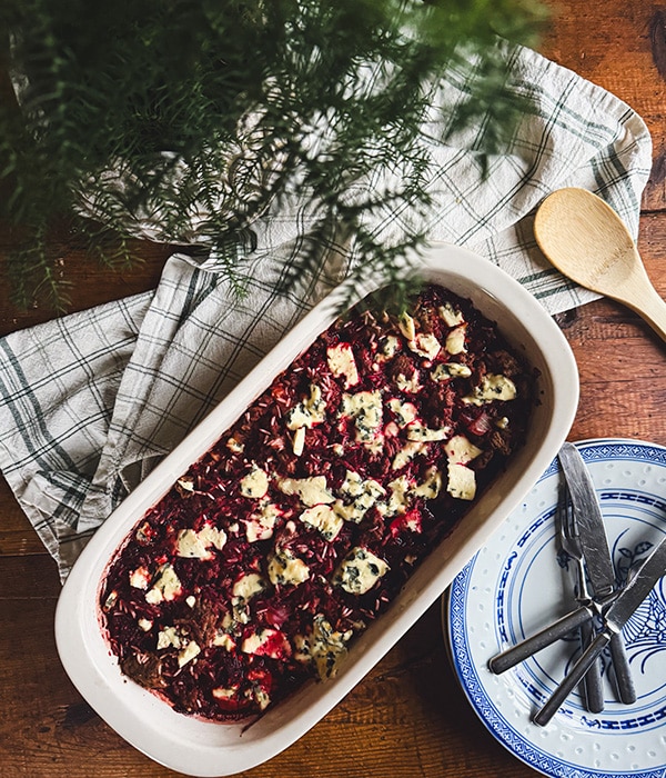 Punajuurilaatikko sinihomejuustolla