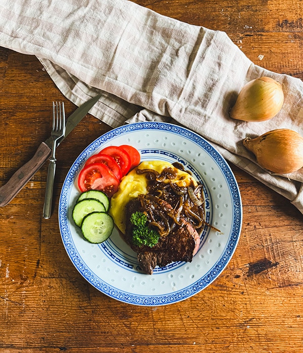 Sipulipihvit ja muussi