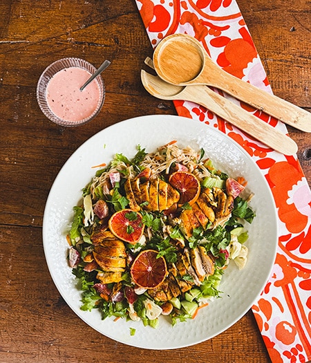 Appelsiininuudelisalaatti