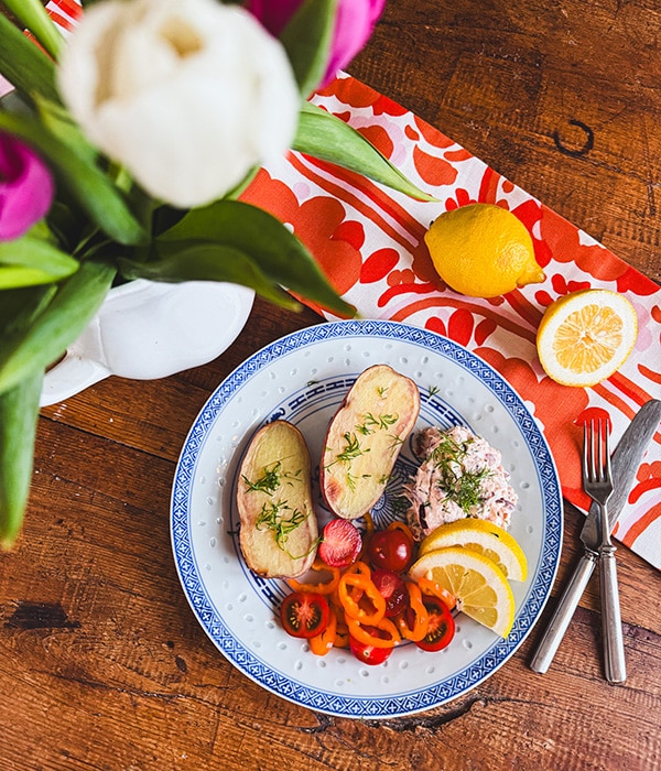 Uuniperunat lohitäytteellä