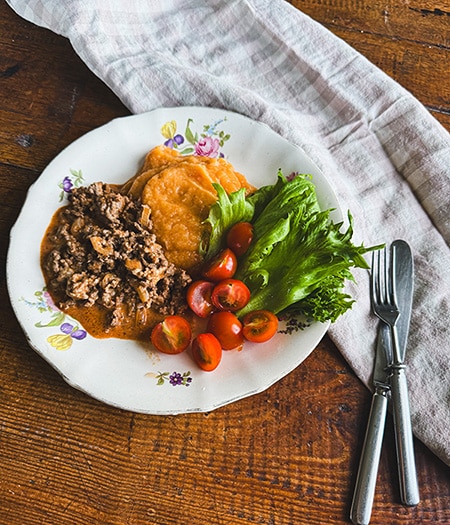 Juustoinen jauhelihakastike ja kasvissose