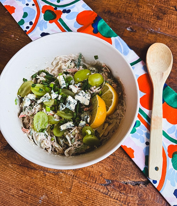 Tonnikalasalaatti sinihomejuustolla