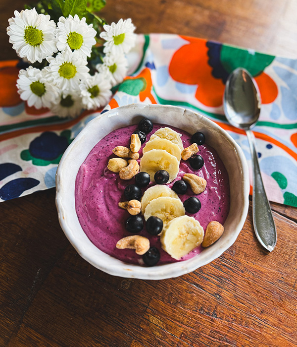 Marja-aronia-omena-smoothiekulho